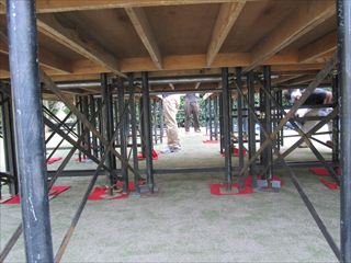 ���O�X�e�[�W �y�䕔��